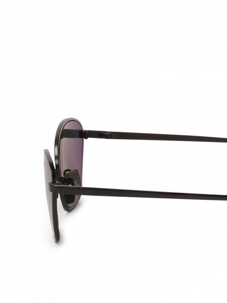 Czarne okulary przeciwsłoneczne z metalową oprawką