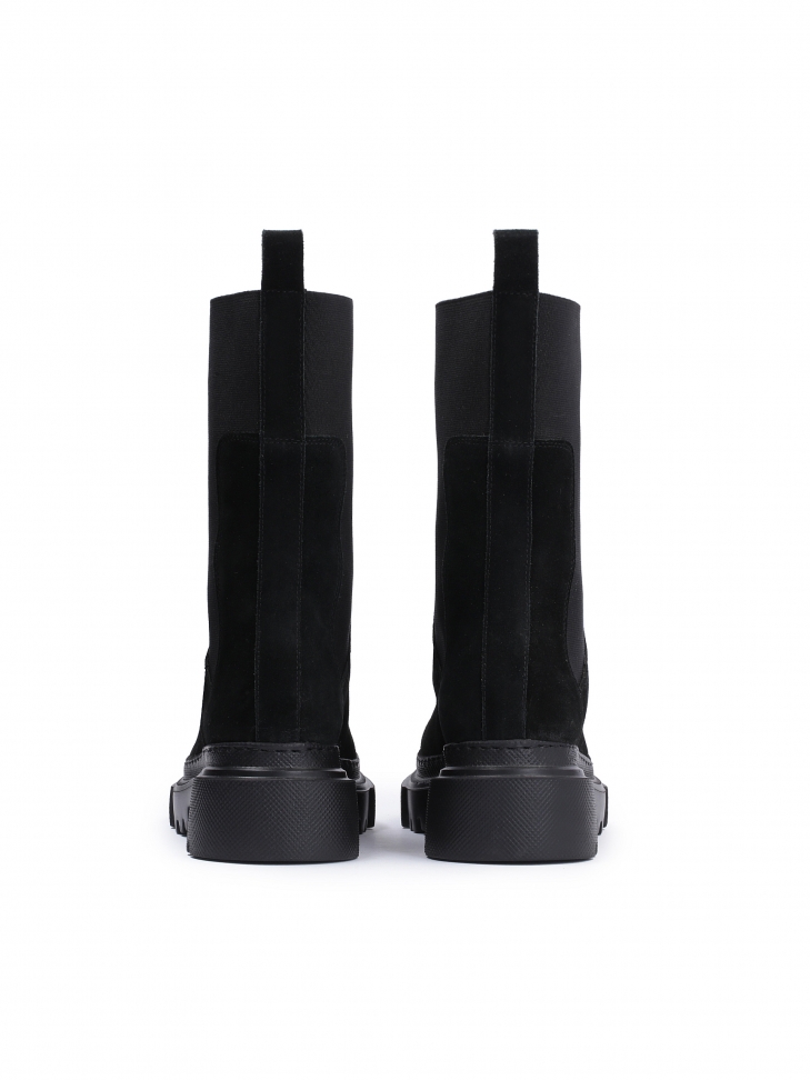 Zamszowe botki typu chelsea na grubej podeszwie