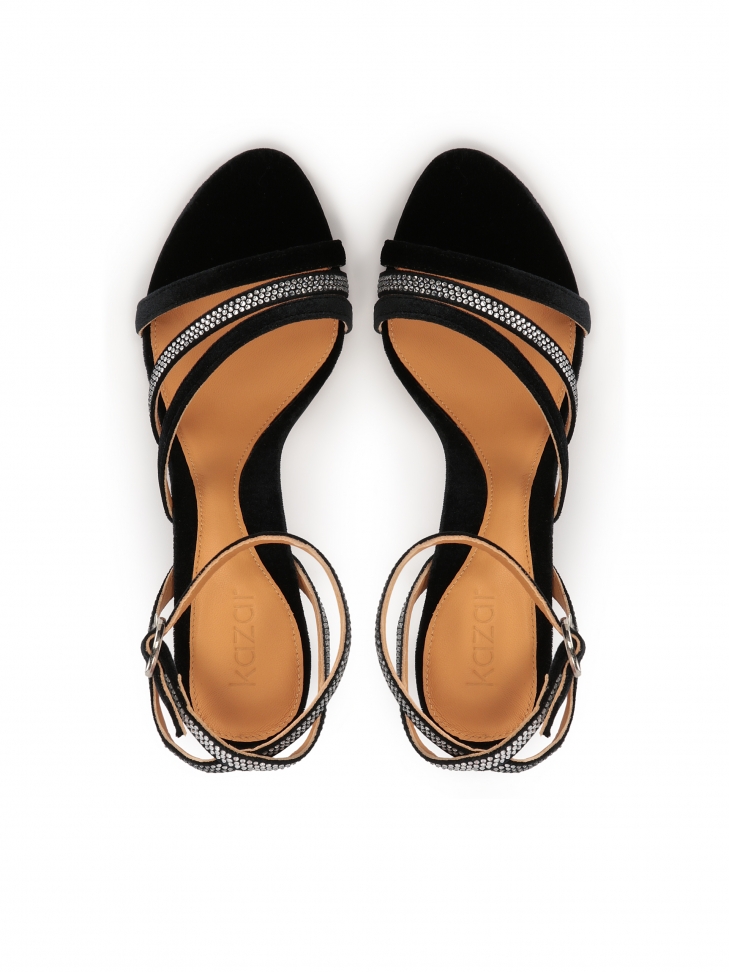 Eleganckie sandały z yształkami na wysokiej szpilce