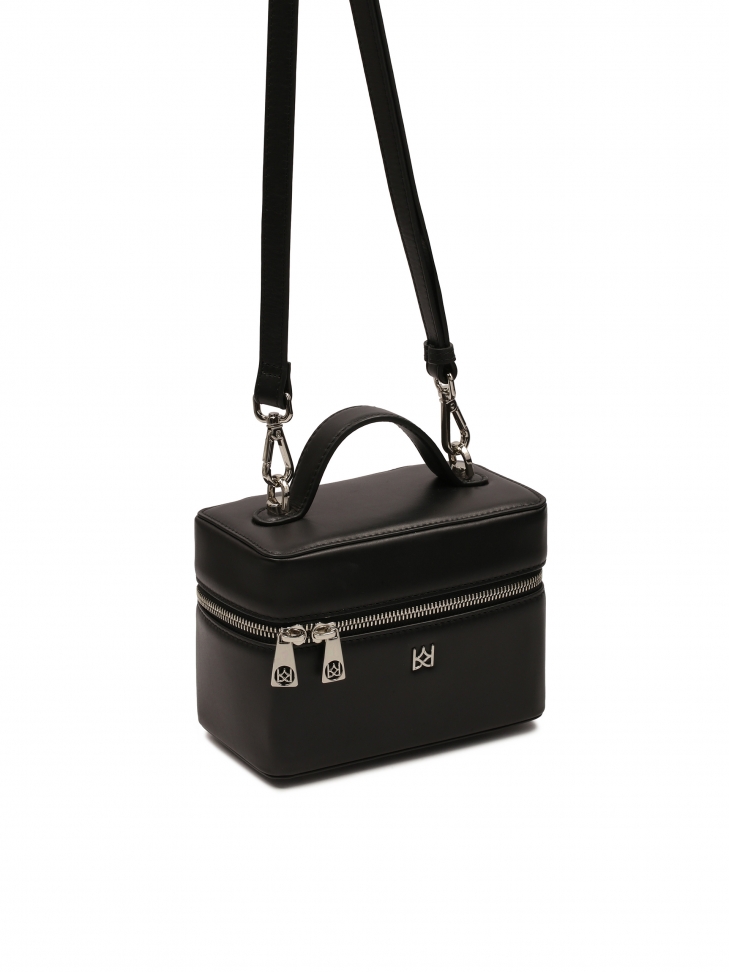 Mała skórzana kosmetyczka z paskiem