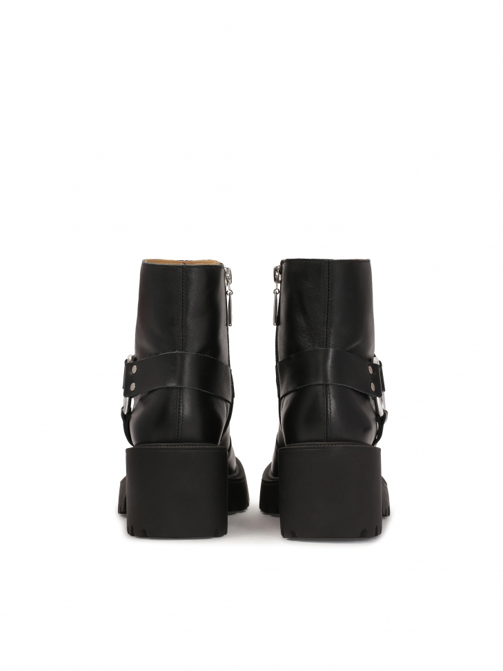 Botki na suwak na szerokim obcasie