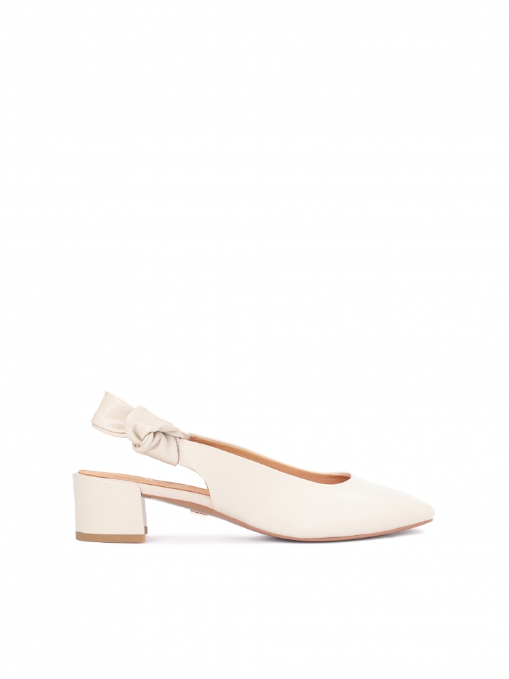 Czółenka damskie off-white z odytą piętą