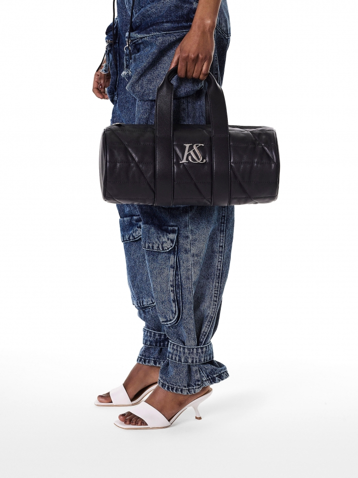 Czarna torebka typu bowling