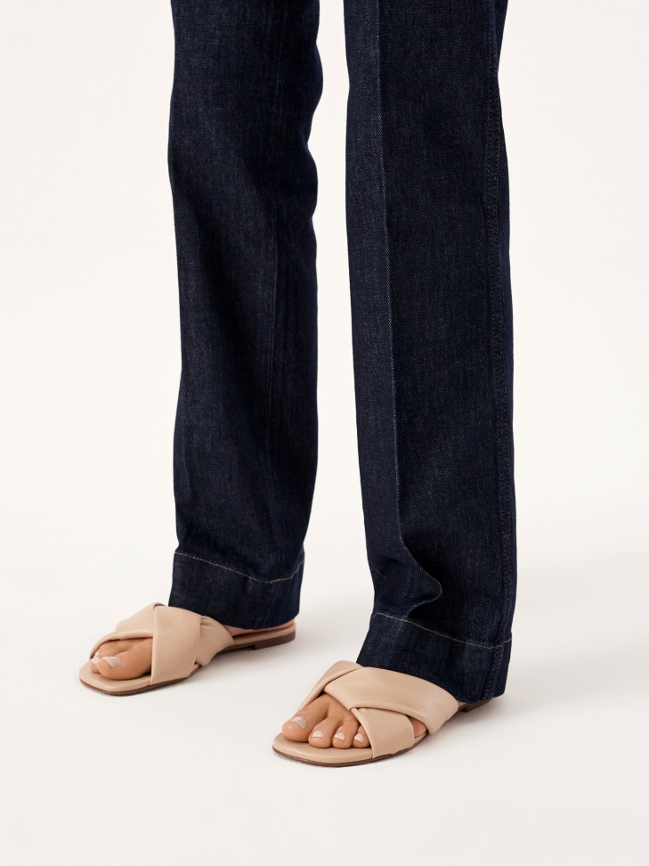 Miękkie skórzane klapki na płaskiej podeszwie