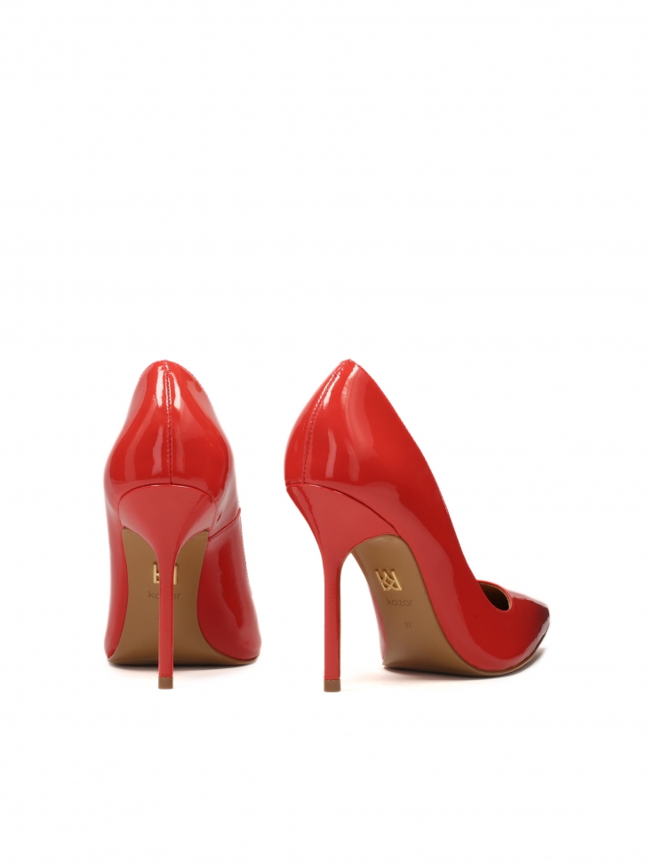 Czerwone lakierowane szpilki