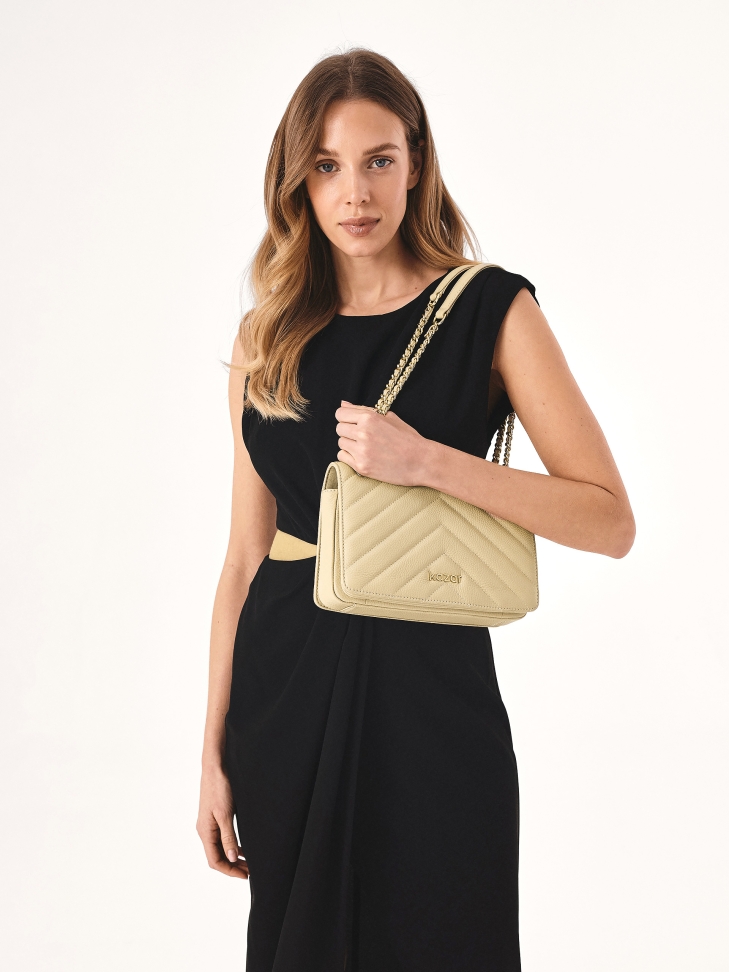 Beżowa torebka na łańcuszku ze skórzaną wstawką