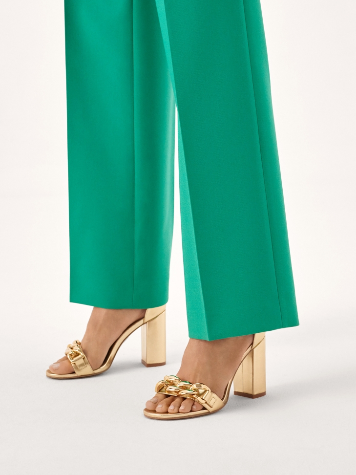 Złote sandały na klocku z zaytą piętą