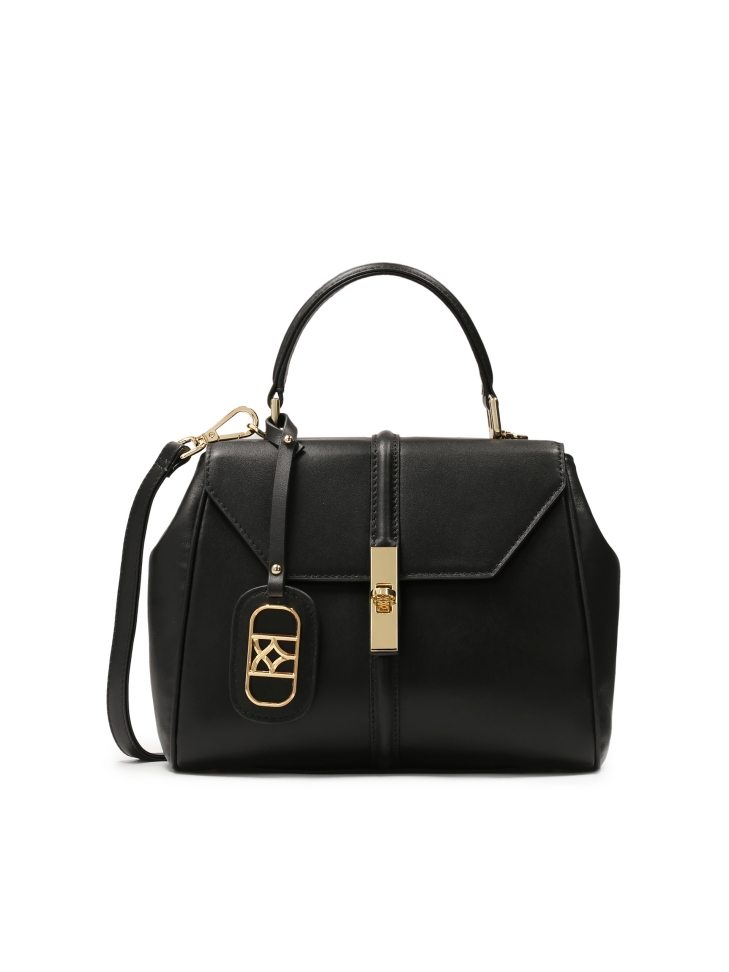 Czarna torebka typu kuferek z rączką