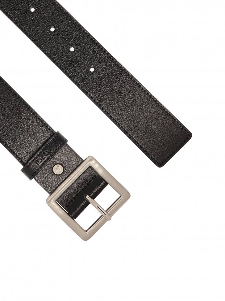 Minimalistyczny czarny pasek z kwadratową klamrą