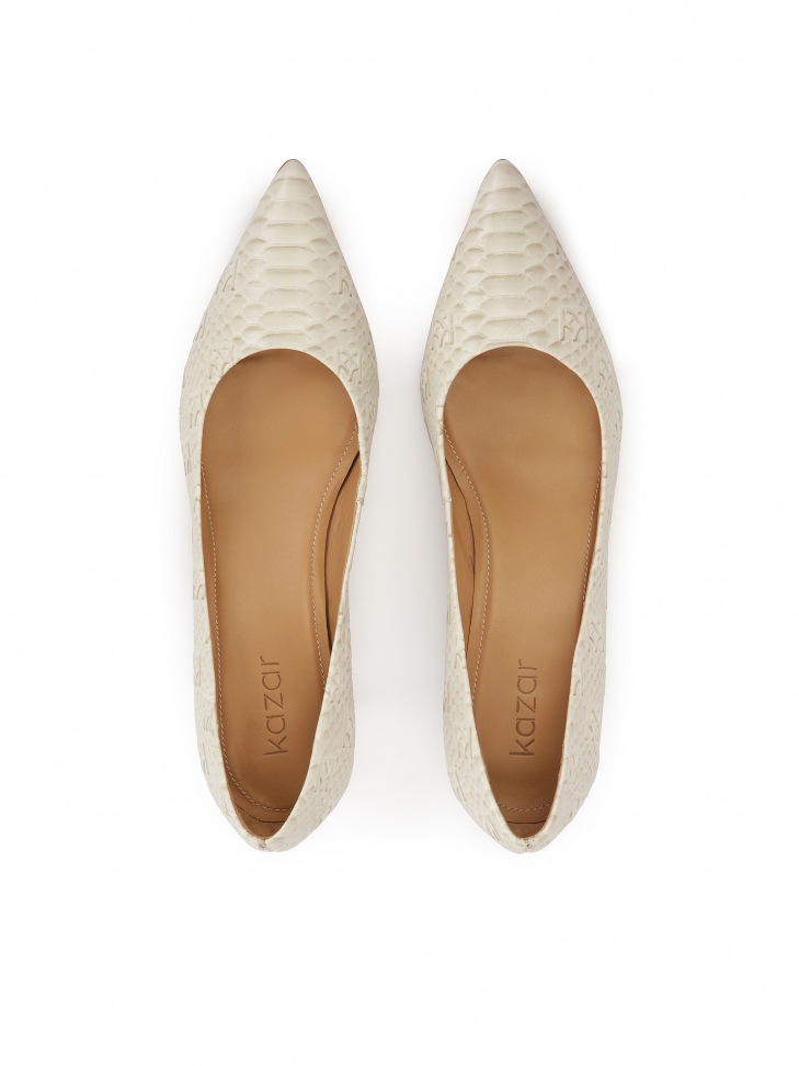 Skórzane czółenka w tłoczone monogramy KAZAR