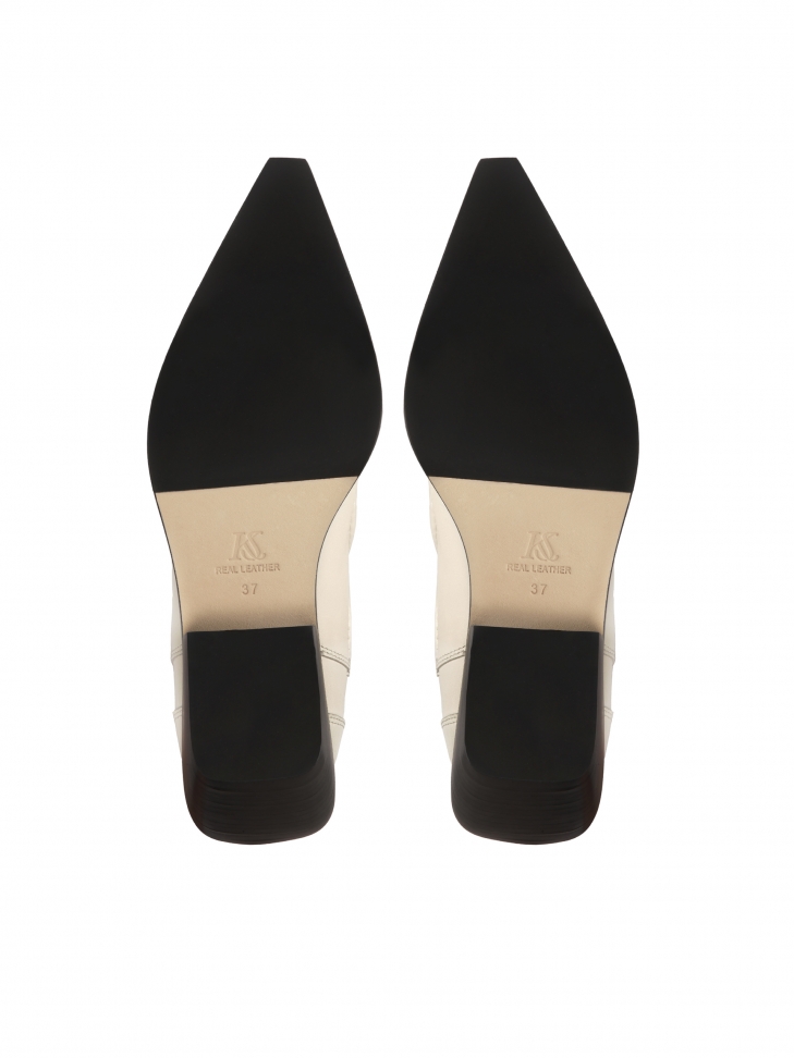 Skórzane kowbojki w kolorze amanej bieli