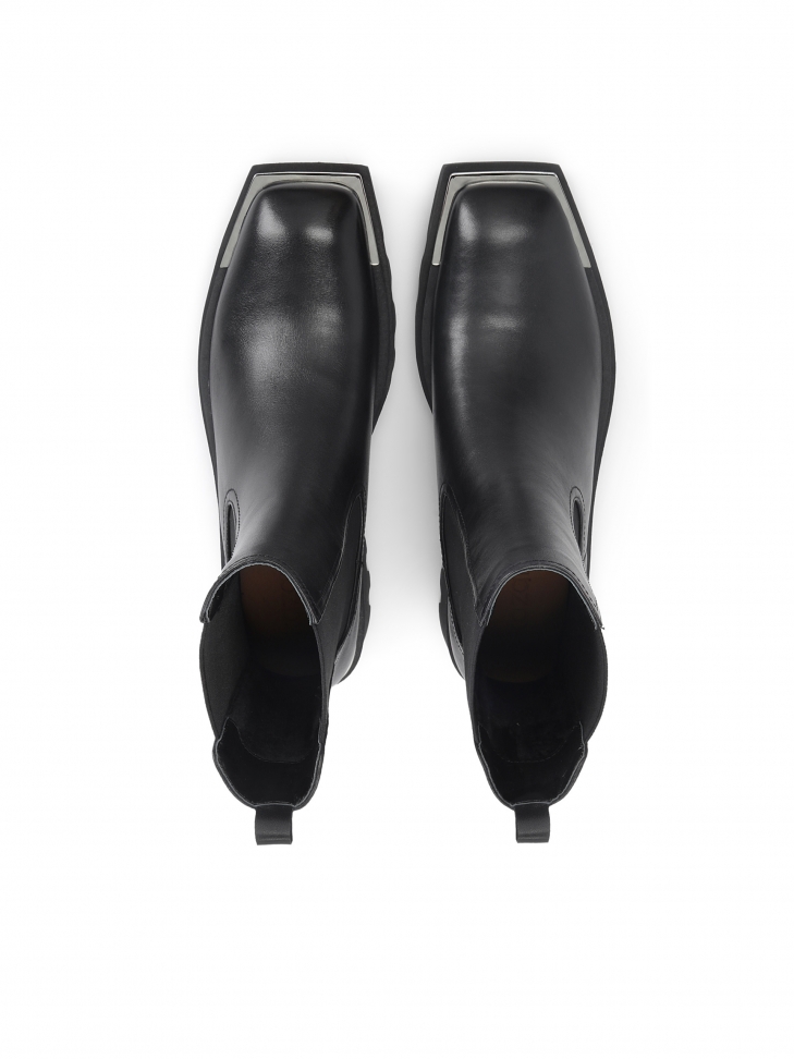 Skórzane botki typu chelsea z wysoką cholewką i metalowymi wstawkami