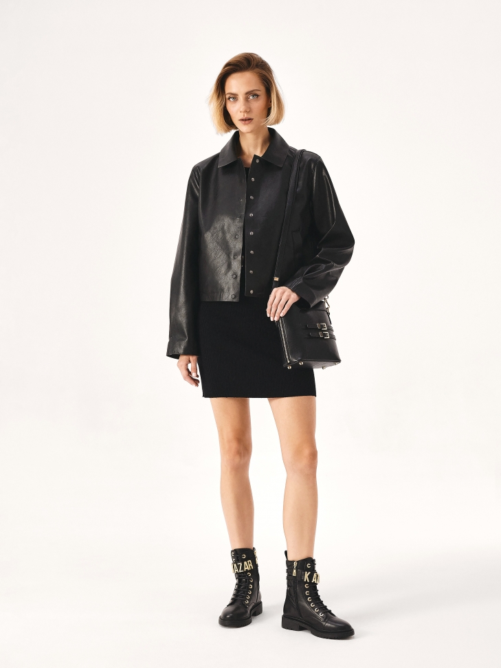 Skórzane trzewiki z metalowym napisem