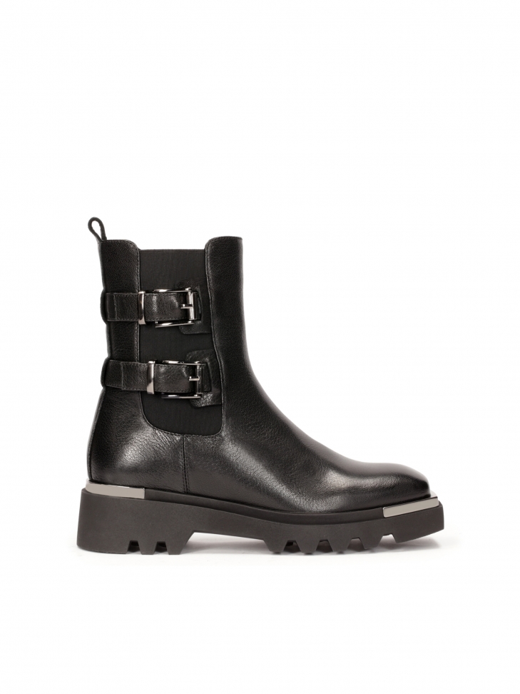 Czarne skórzane trzewiki w rockowym stylu