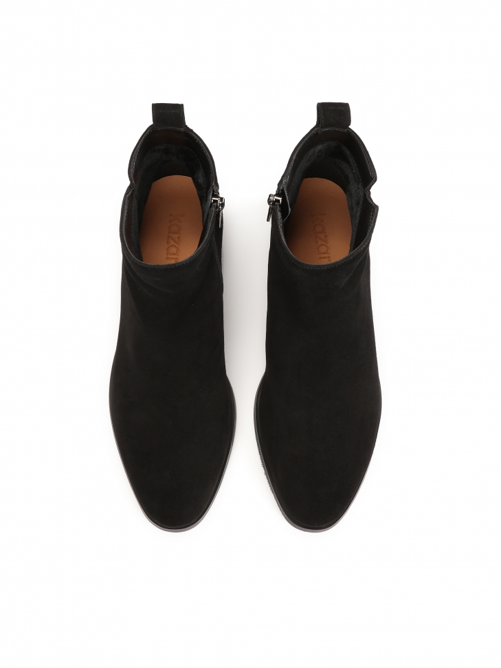 Czarne botki z zamszu na suwak