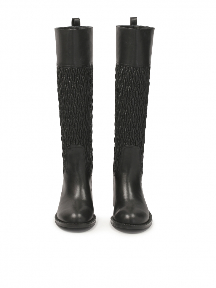 Wsuwane kozaki z oryginalnie marszczoną cholewką