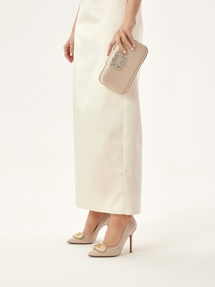 Mała wieczorowa torebka ze zdobionym zapięciem