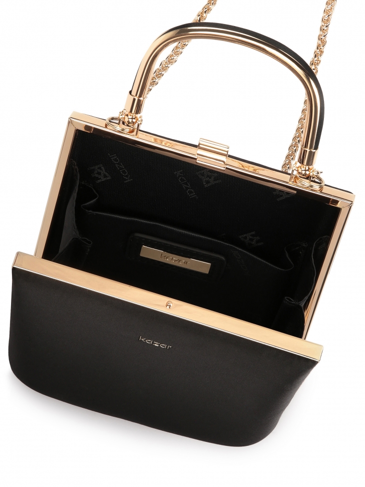 Czarna sztywna torebka wieczorowa z rączką