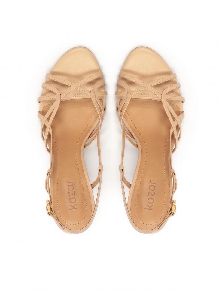 Beżowe sandały z odytą piętą na obcasie