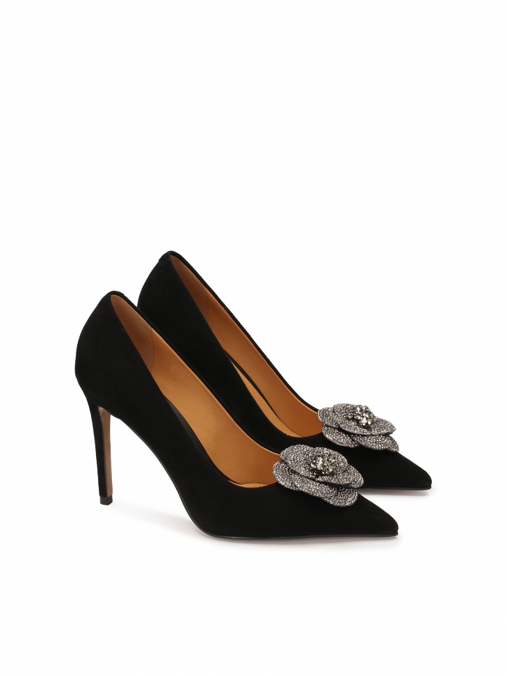 Czarne zamszowe czółenka z błyszczącym kwiatkiem
