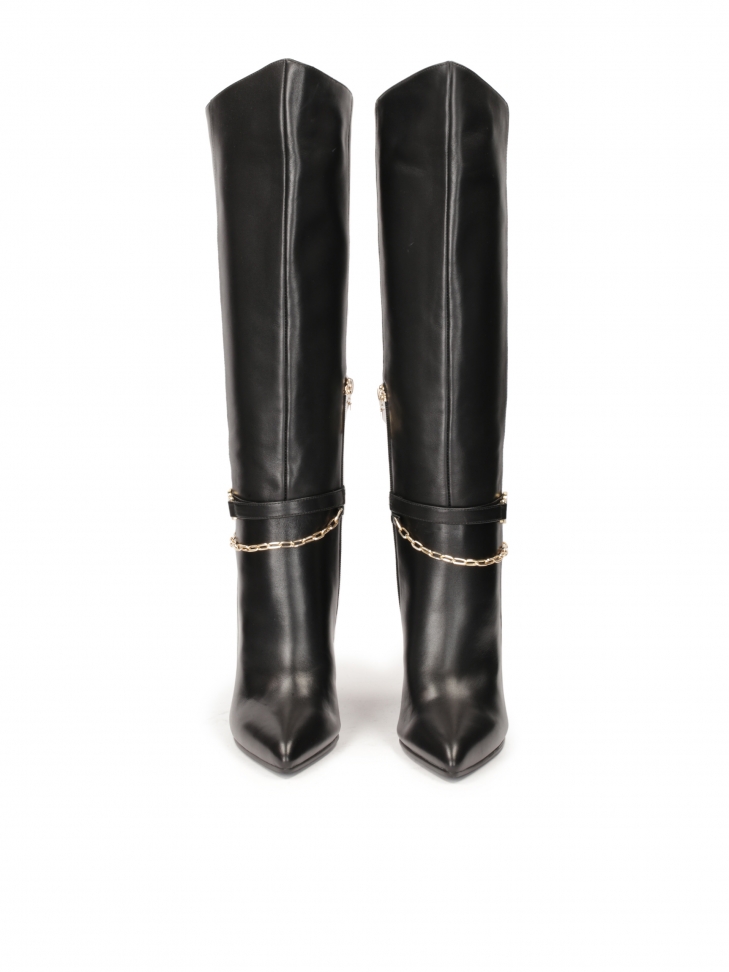 Czarne kozaki na wysokiej szpilce z ozdobnym łańcuszkiem