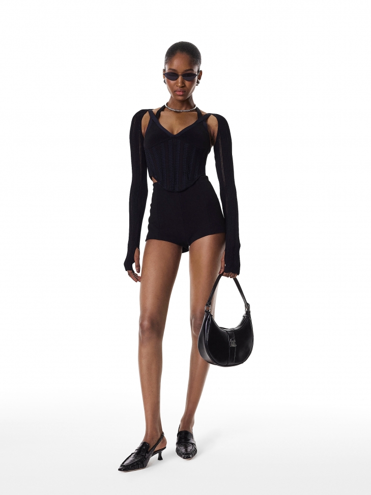 Czarne czółenka z otwartą piętą na obcasie typu slingback