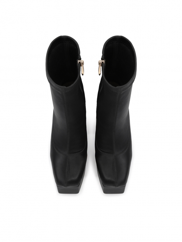 Czarne botki damskie na stylowej platformie i słupkowym obcasie