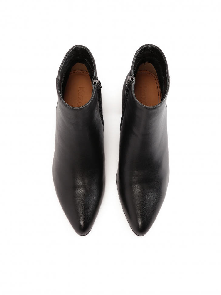 Czarne skórzane botki na obcasie