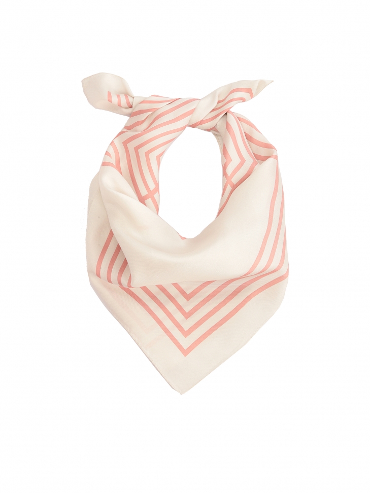 Jedwabna apaszka w różowy wzór