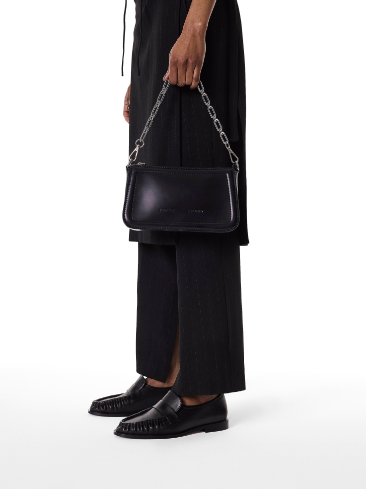 Czarne półbuty z efektownym marszczeniem na przodzie