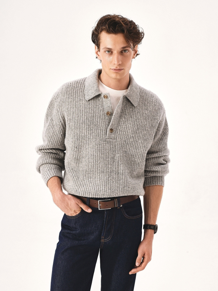 Brązowy pasek ze zdobioną szlufką