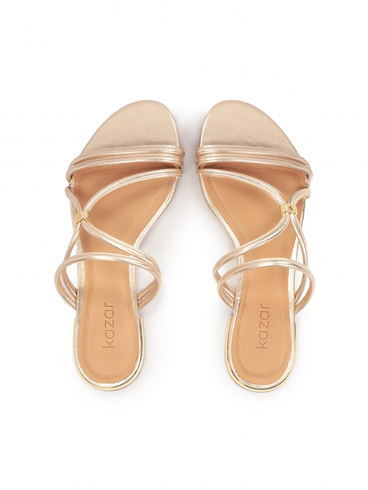 Złote klapki z możliwością noszenia jako sandały