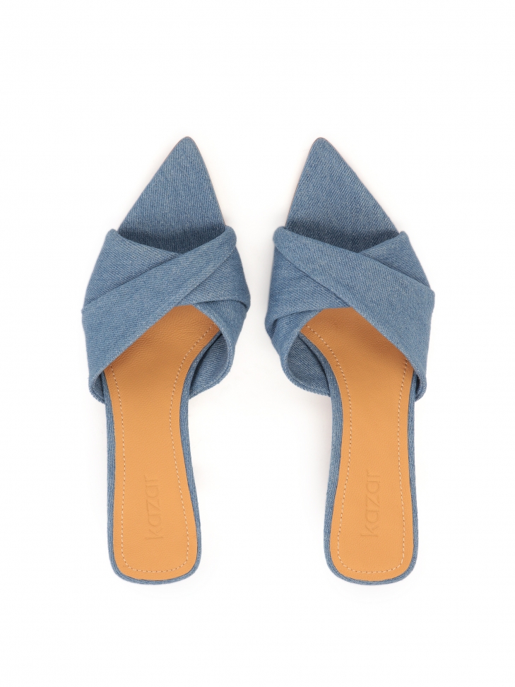 Niebieskie klapki denim ze spiczastymi noskami