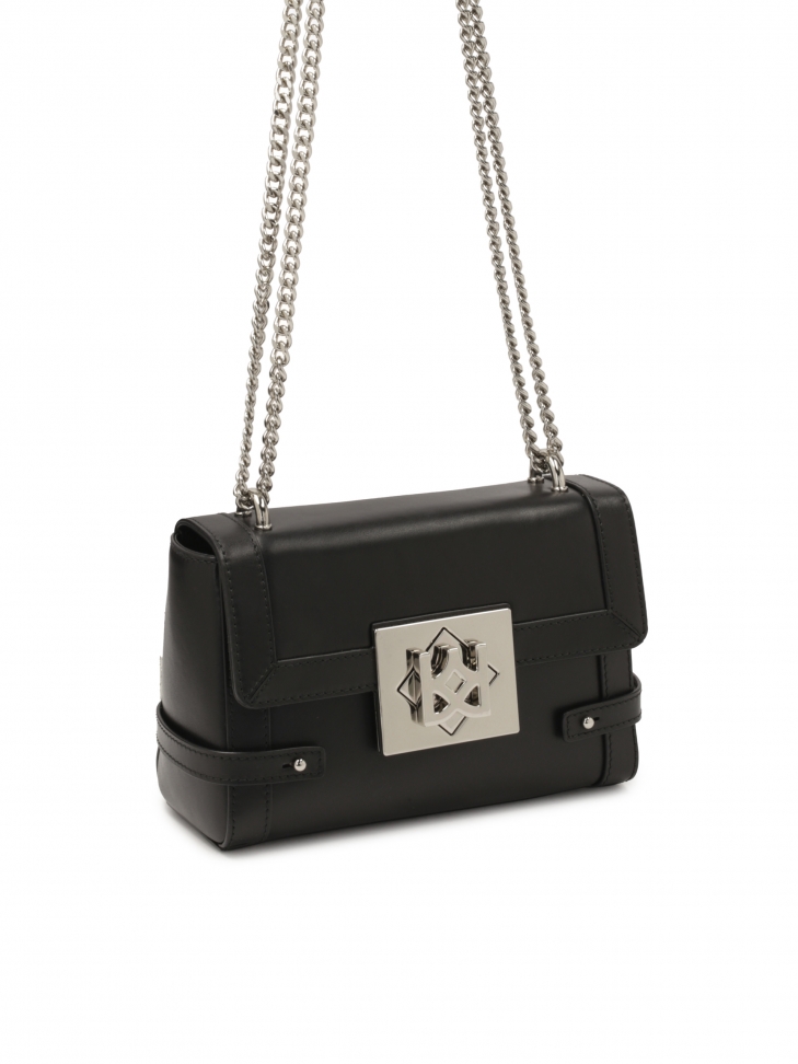 Skórzana czarna torebka na łańcuszku o sztywnej konstrukcji