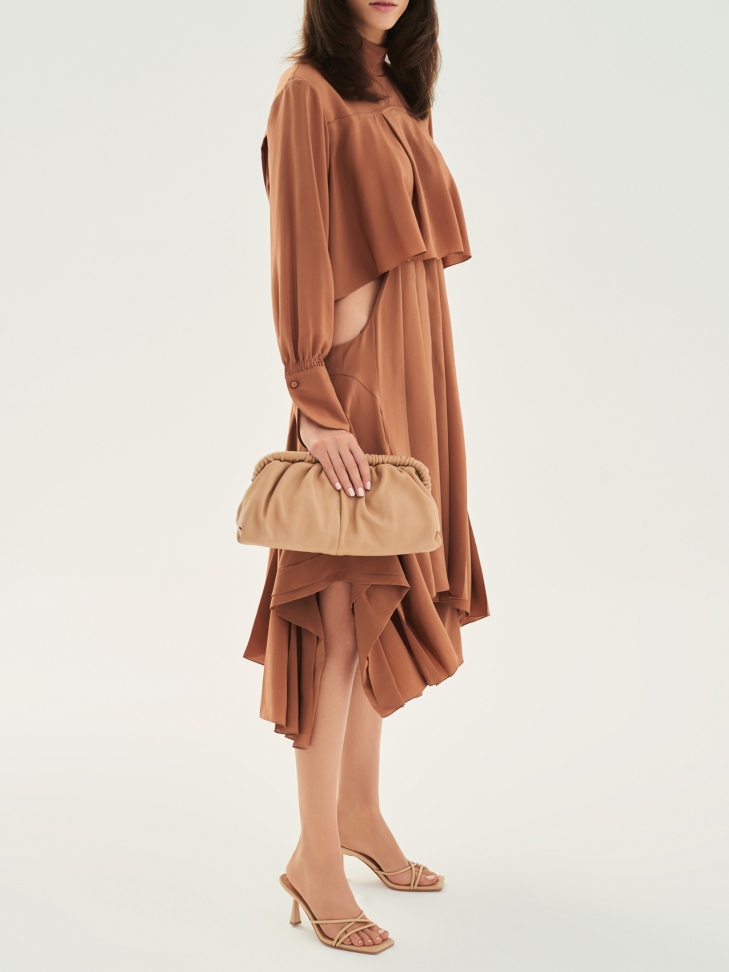 Efektowna skórzana torebka z metalową ramą