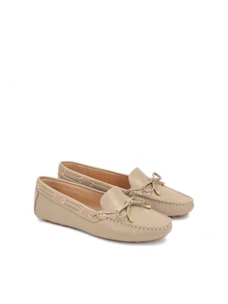 Skórzane mokasyny z rzemieniem wokół cholewki