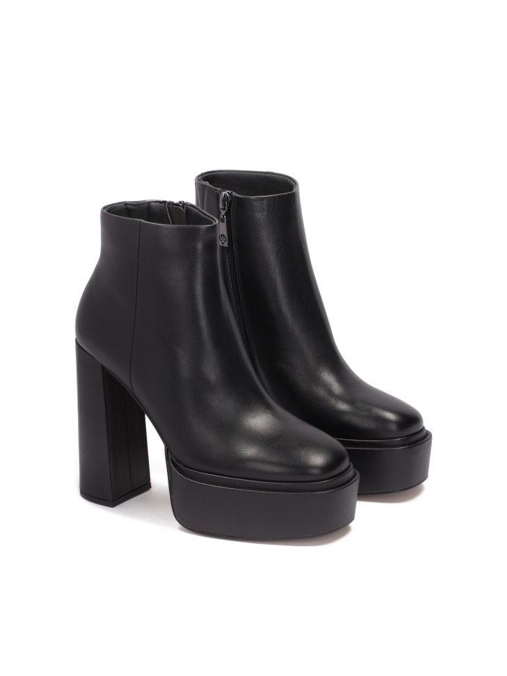 Czarne skórzane botki na wysokiej platformie i obcasie