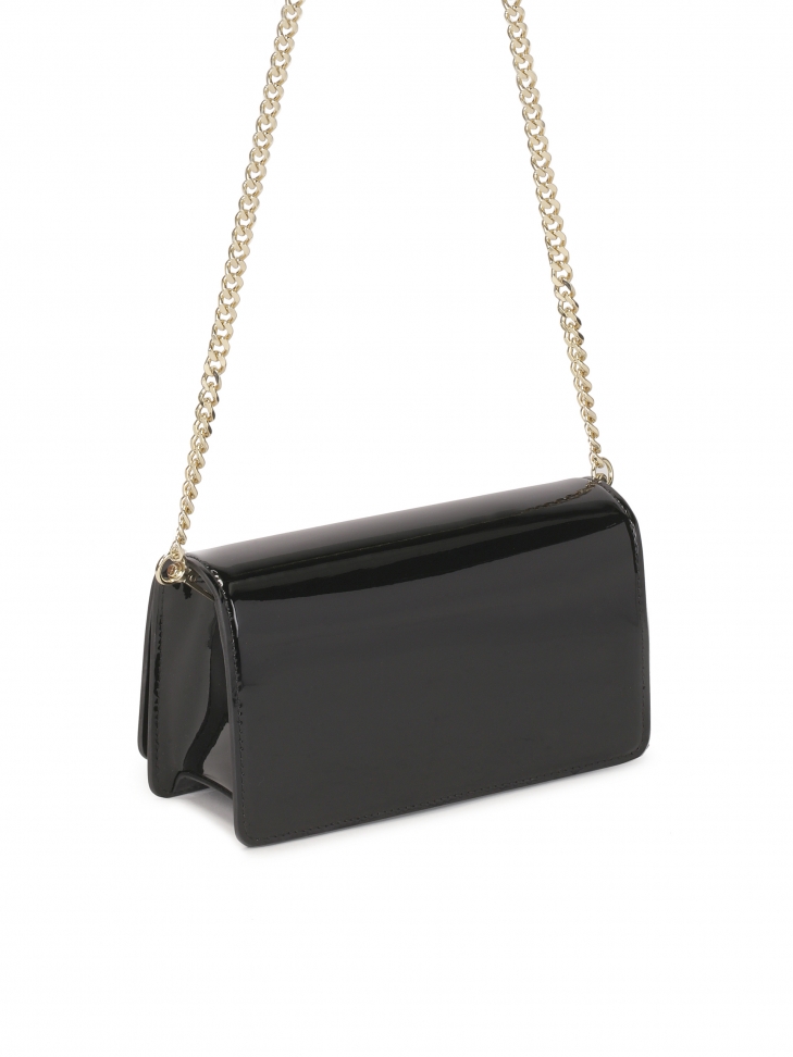 Mała czarna torebka z metalowym otym sercem