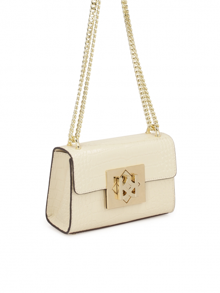 Mała torebka z łańcuchem o sztywnej konstrukcji