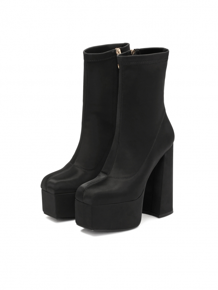 Czarne botki damskie na stylowej platformie i słupkowym obcasie