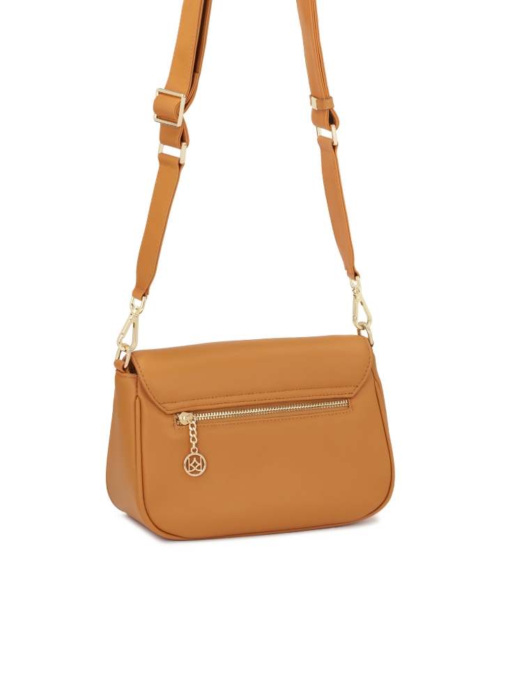 Skórzana torebka na szerokim pasku