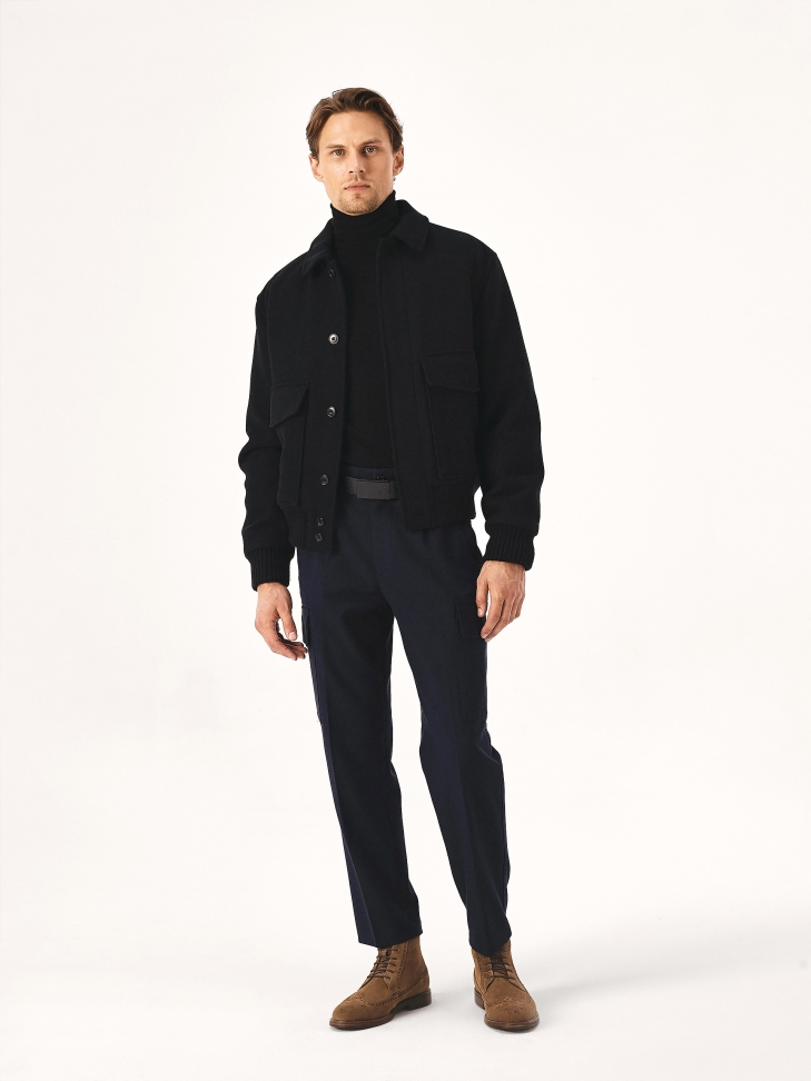 Zamszowe trzewiki z rozetowym zdobieniem