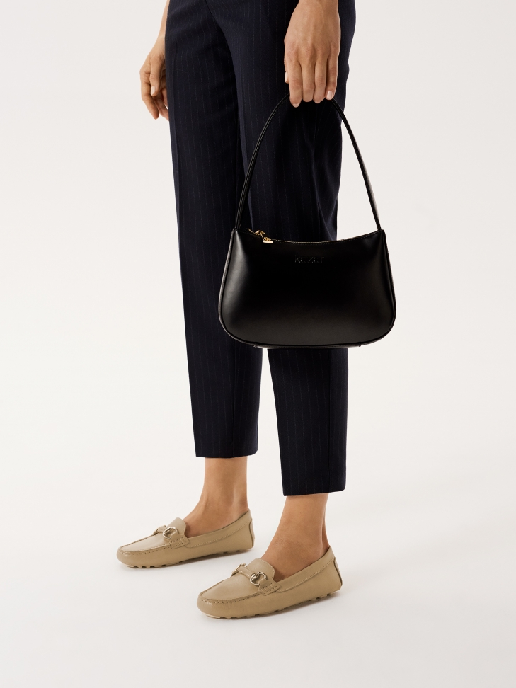 Skórzane mokasyny z metalową klamrą