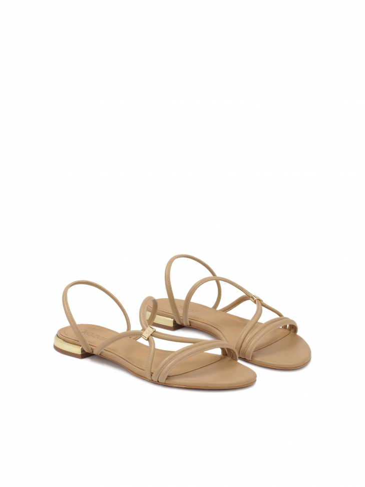 Beżowe klapki z paskiem na piętę