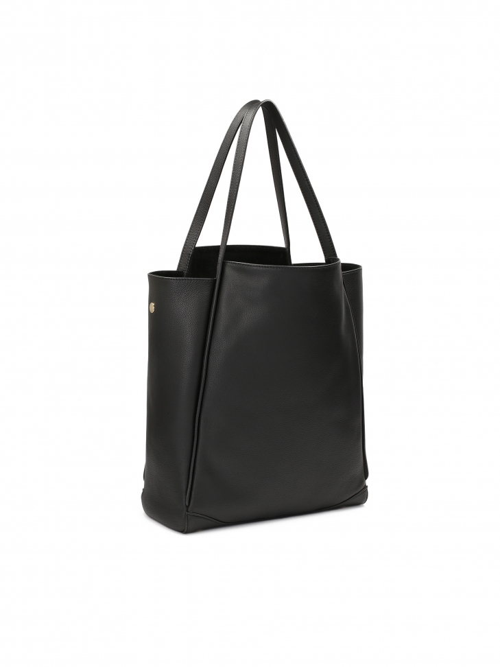 Czarna minimalistyczna torebka na ramię