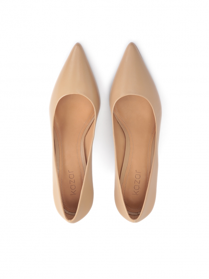 Jasnobrązowe czółenka na smukłym obcasie