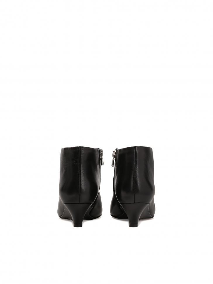 Czarne ótkie botki na koturnie