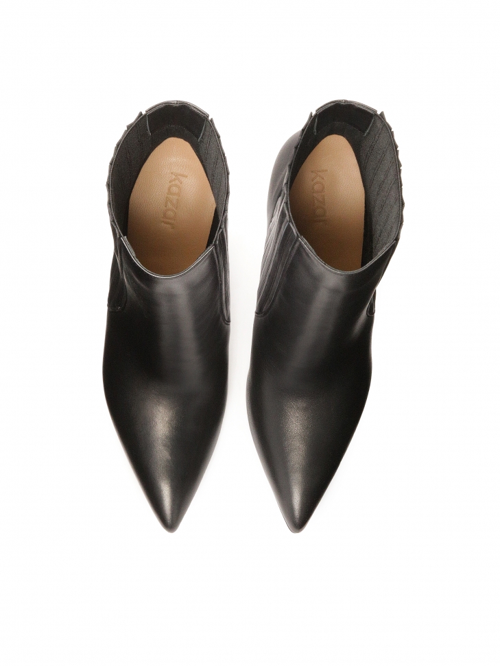 Minimalistyczne botki na smukłej szpilce