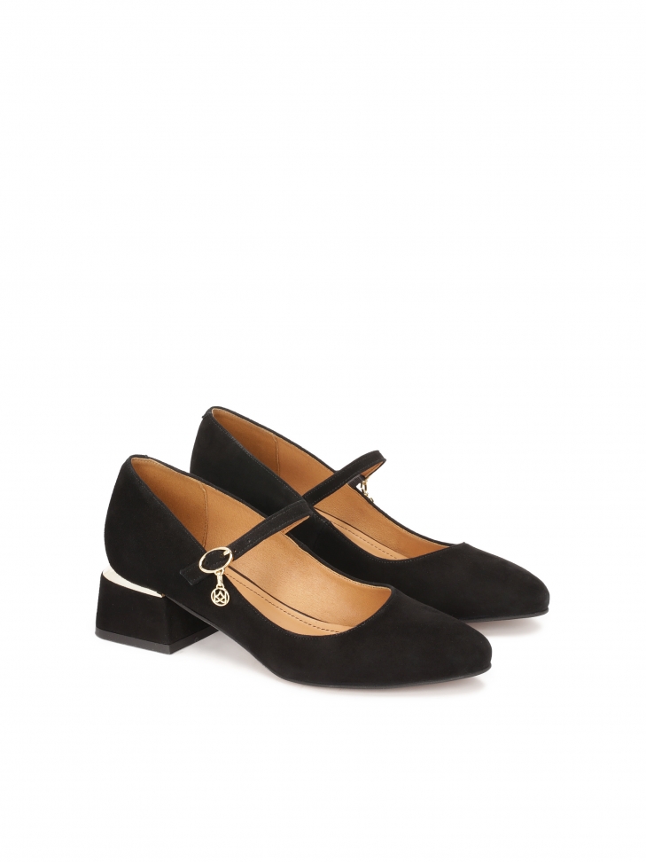 Zamszowe czółenka z paskiem na podbiciu