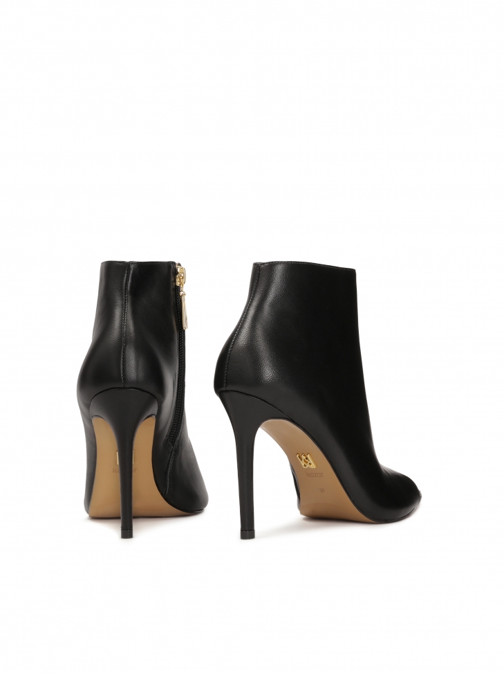 Czarne botki z odytymi spiczastymi noskami